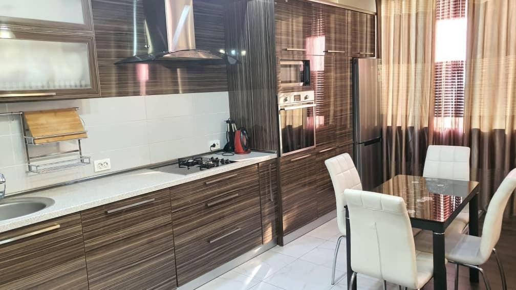 Apartment Studio With Good View Bishkek Esterno foto