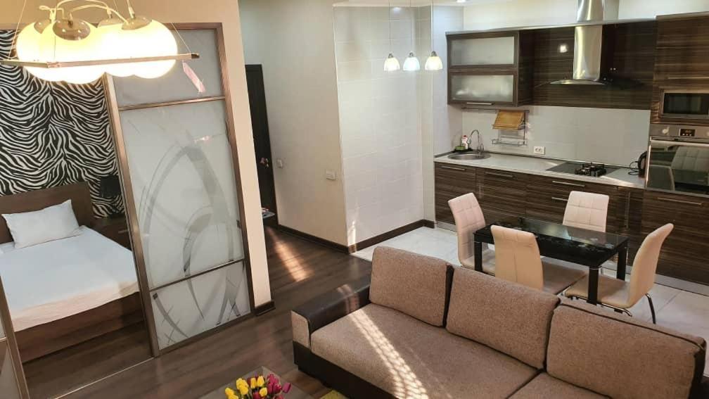 Apartment Studio With Good View Bishkek Esterno foto